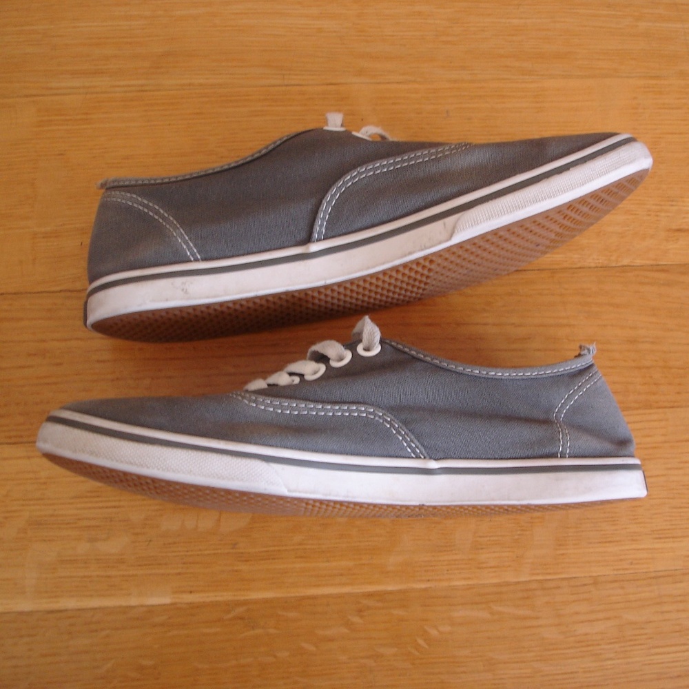VANS Men 6, Women 7.5 Gray Canvas Skate Shoes